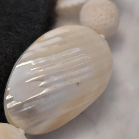 Vintage 1970's 18" Necklace Mother of Pearl, Pooka Shells and Natura Coral Beads - Picture 7 of 7